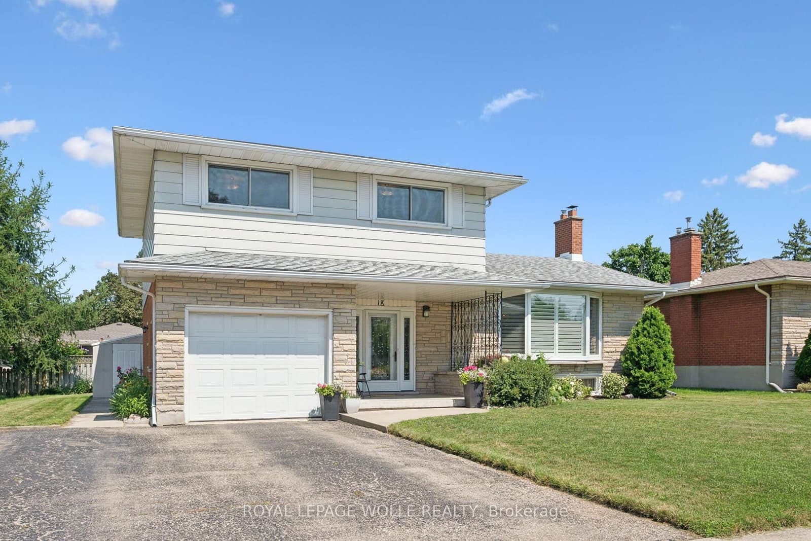 18 Strathcona Crescent thumbnail 3