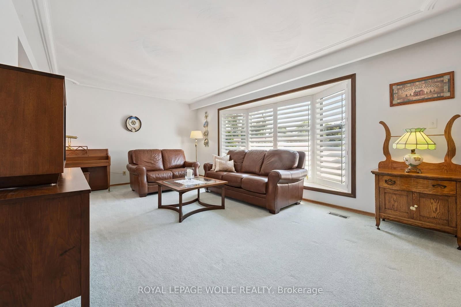 18 Strathcona Crescent thumbnail 6