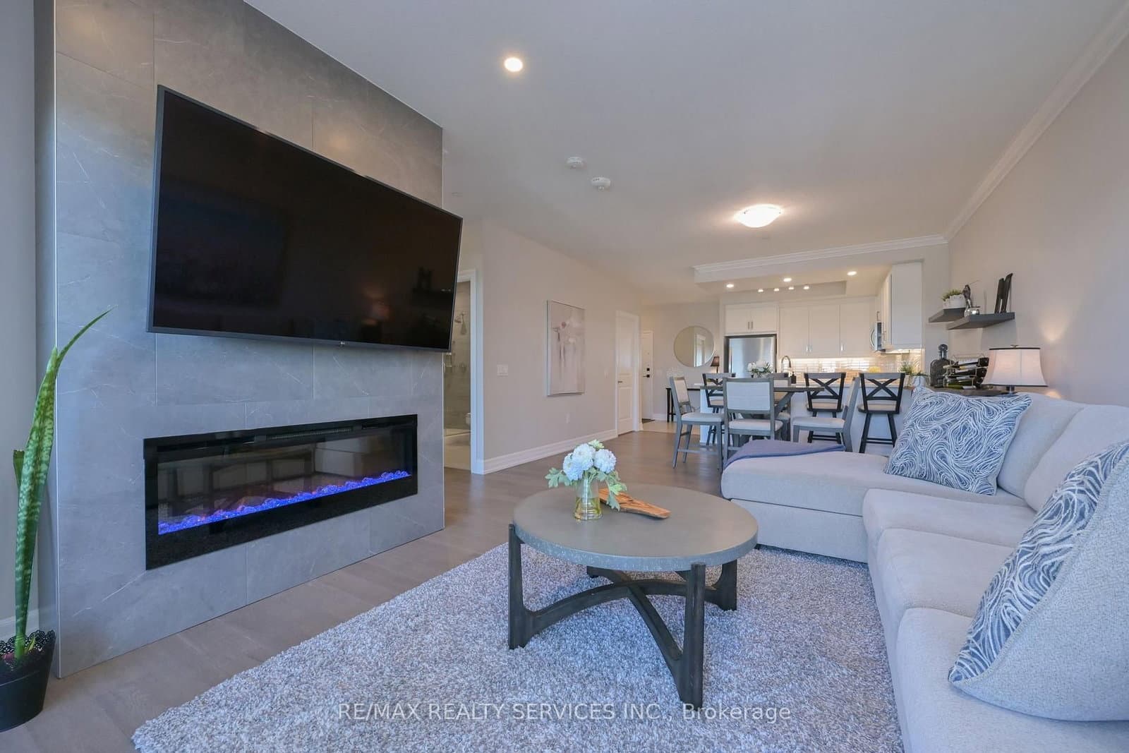 #809 - 1878 GORDON Street