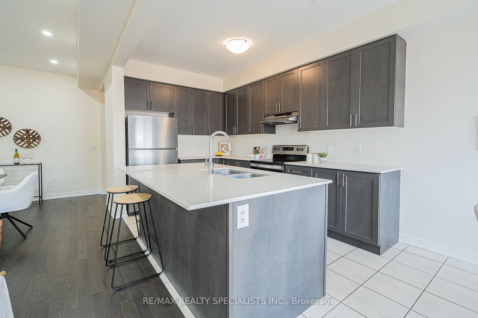 225 Broadacre Drive thumbnail 16