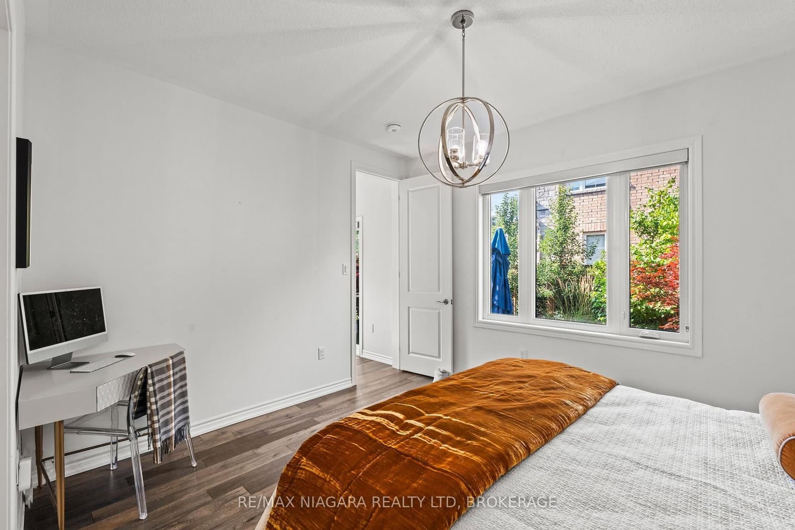 130 John Street W thumbnail 15