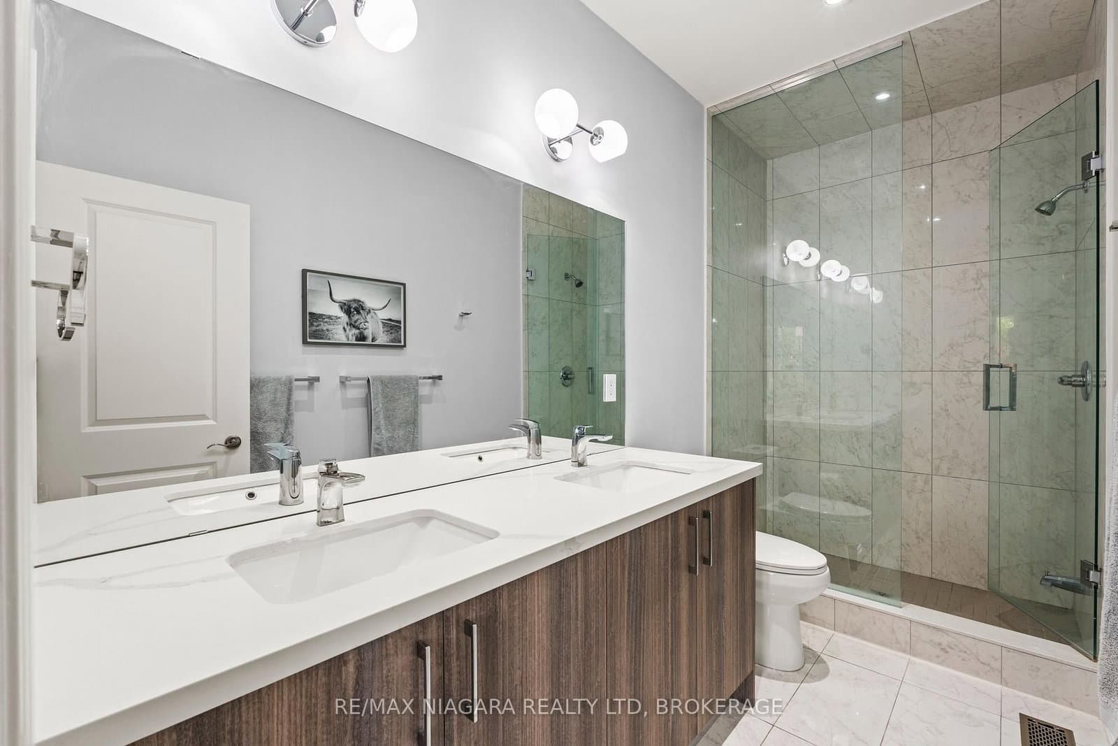 130 John Street W thumbnail 17