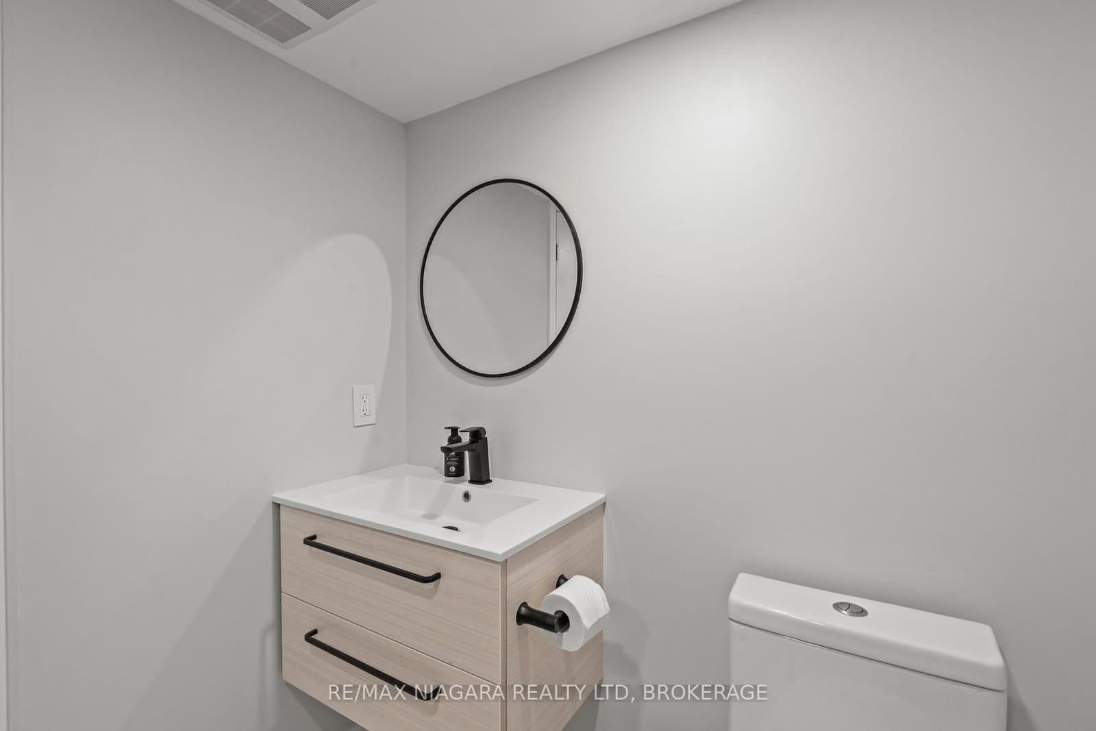 130 John Street W thumbnail 32