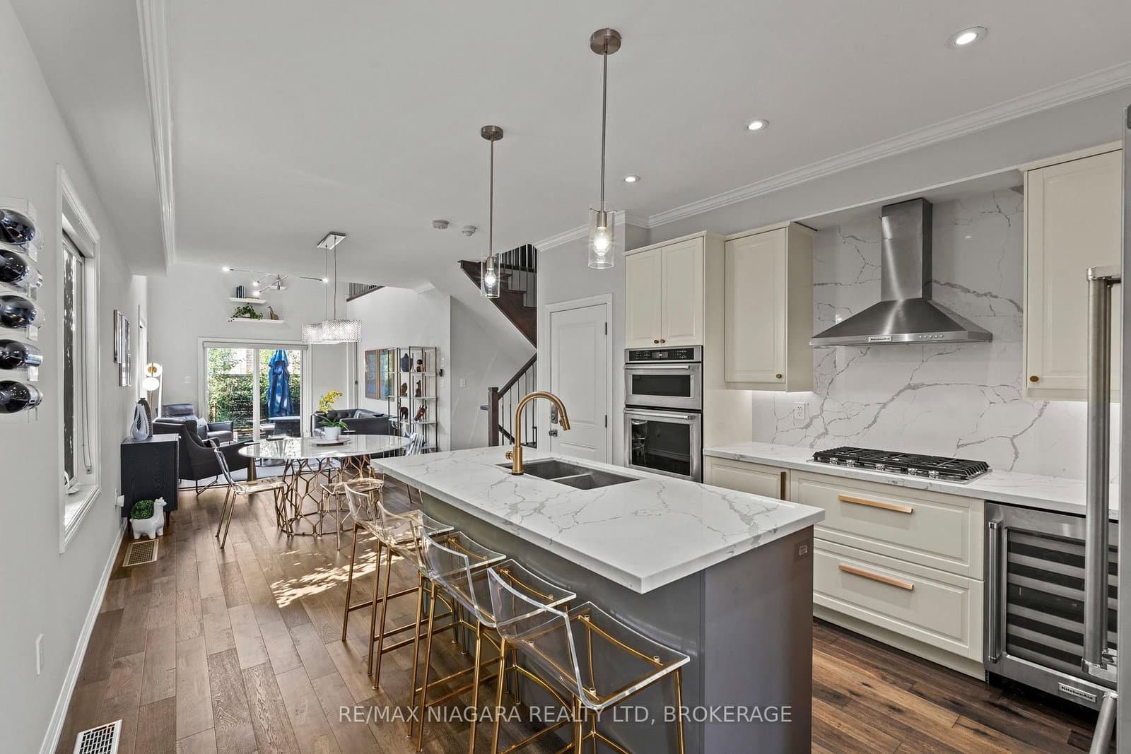130 John Street W thumbnail 4