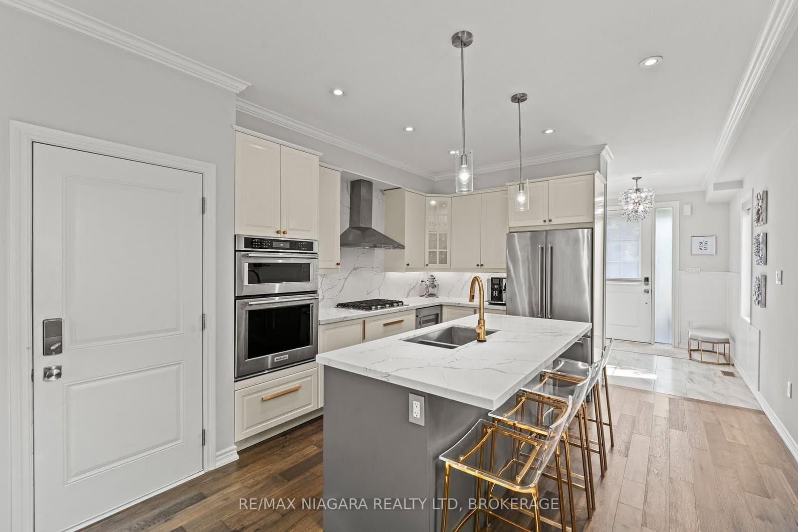 130 John Street W thumbnail 6