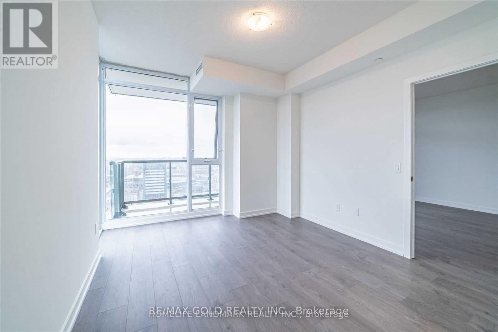 55 Duke Street W, Unit 903 thumbnail 10