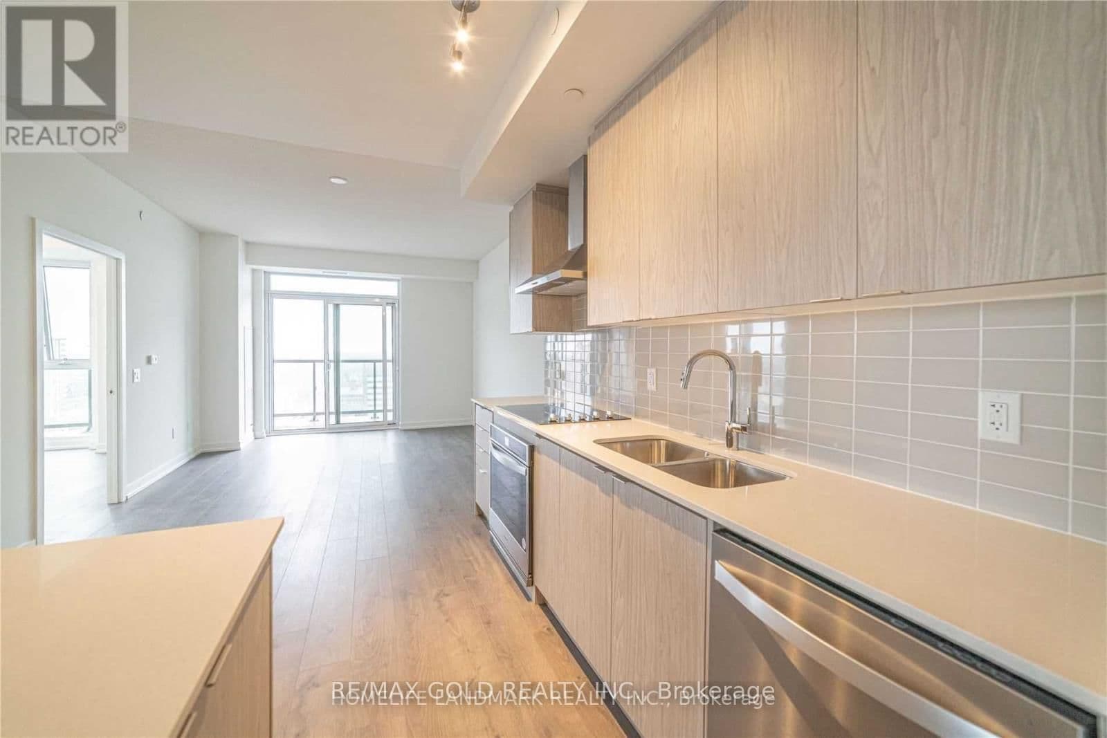 55 Duke Street W, Unit 903 thumbnail 17