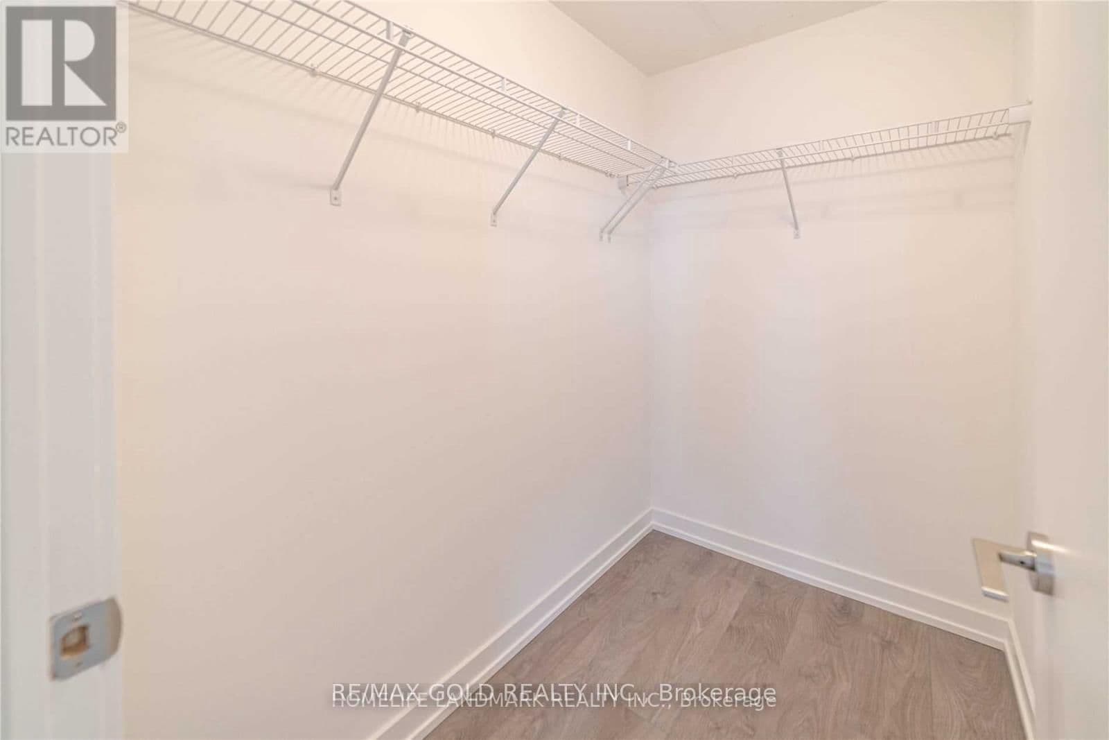 55 Duke Street W, Unit 903 thumbnail 8