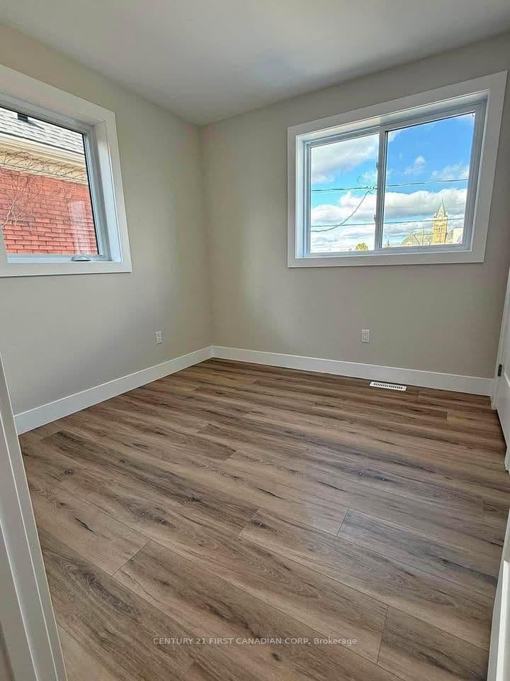 200 Centre Street, Unit D thumbnail 5