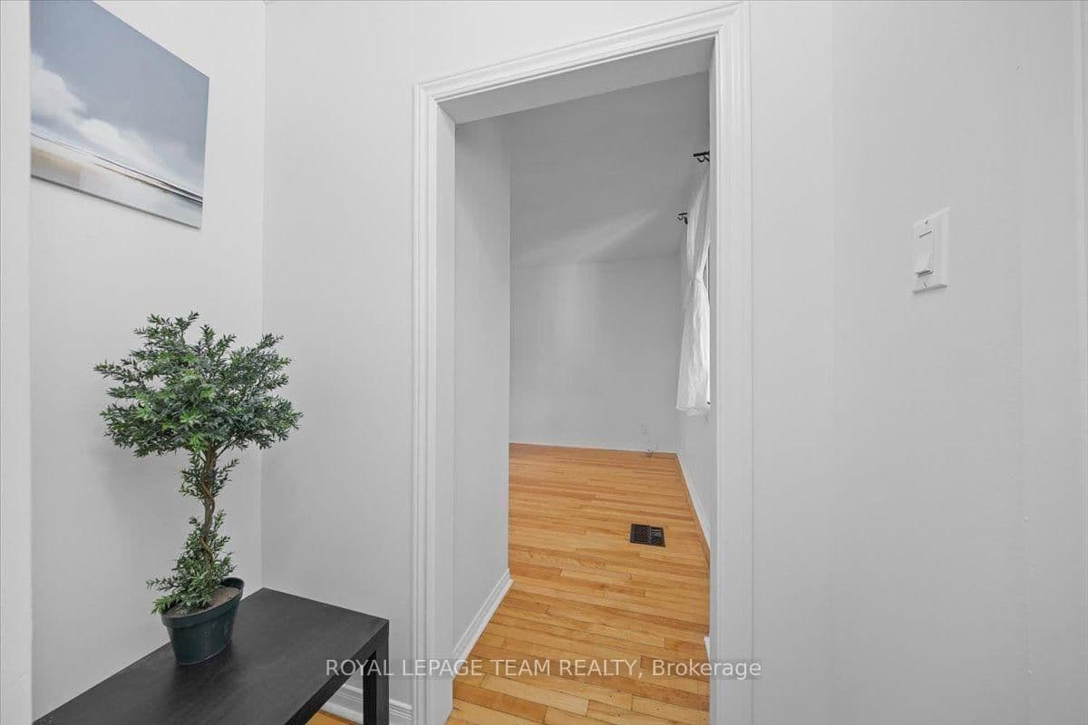 135 Upper Lorne Place thumbnail 4