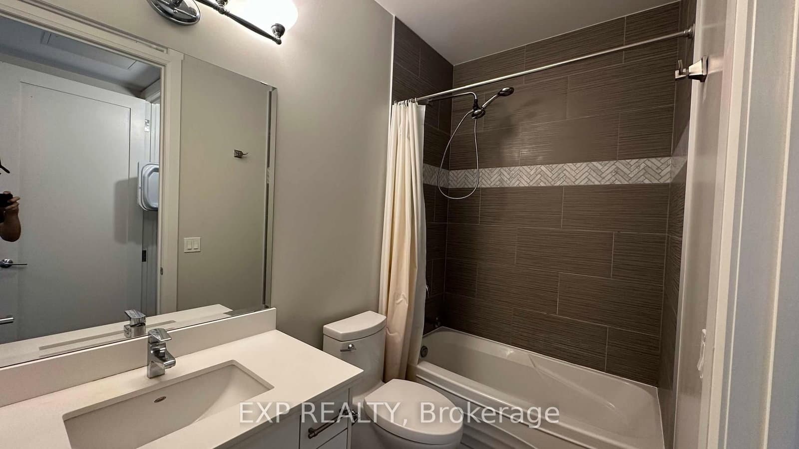 112 King Street E, Unit 512 thumbnail 10