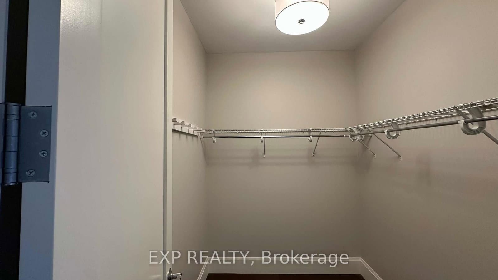 112 King Street E, Unit 512 thumbnail 6
