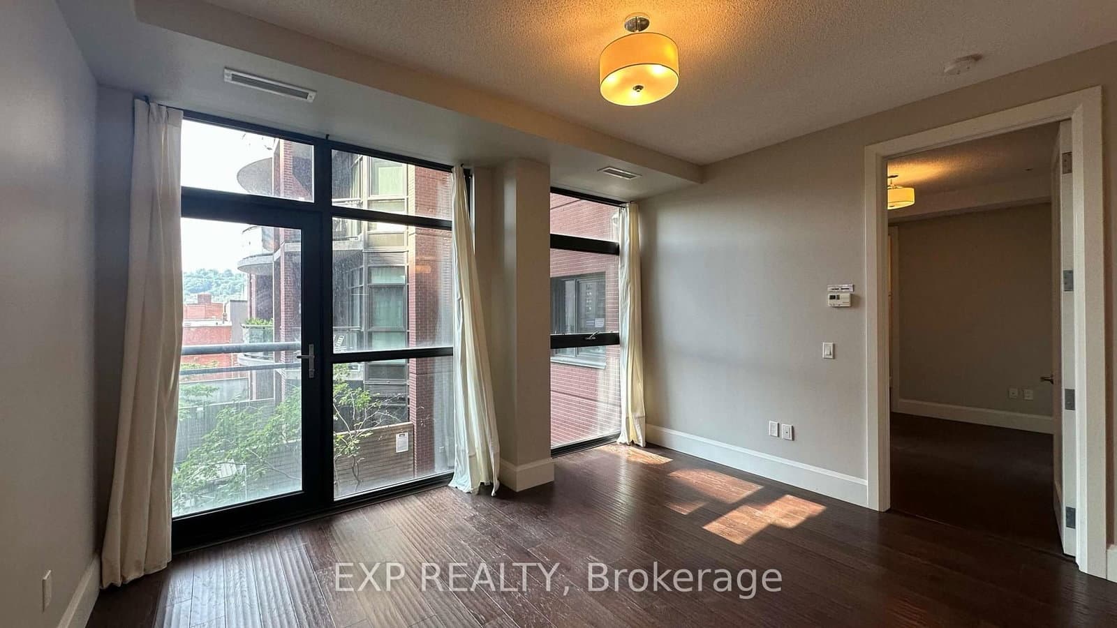112 King Street E, Unit 512 thumbnail 8