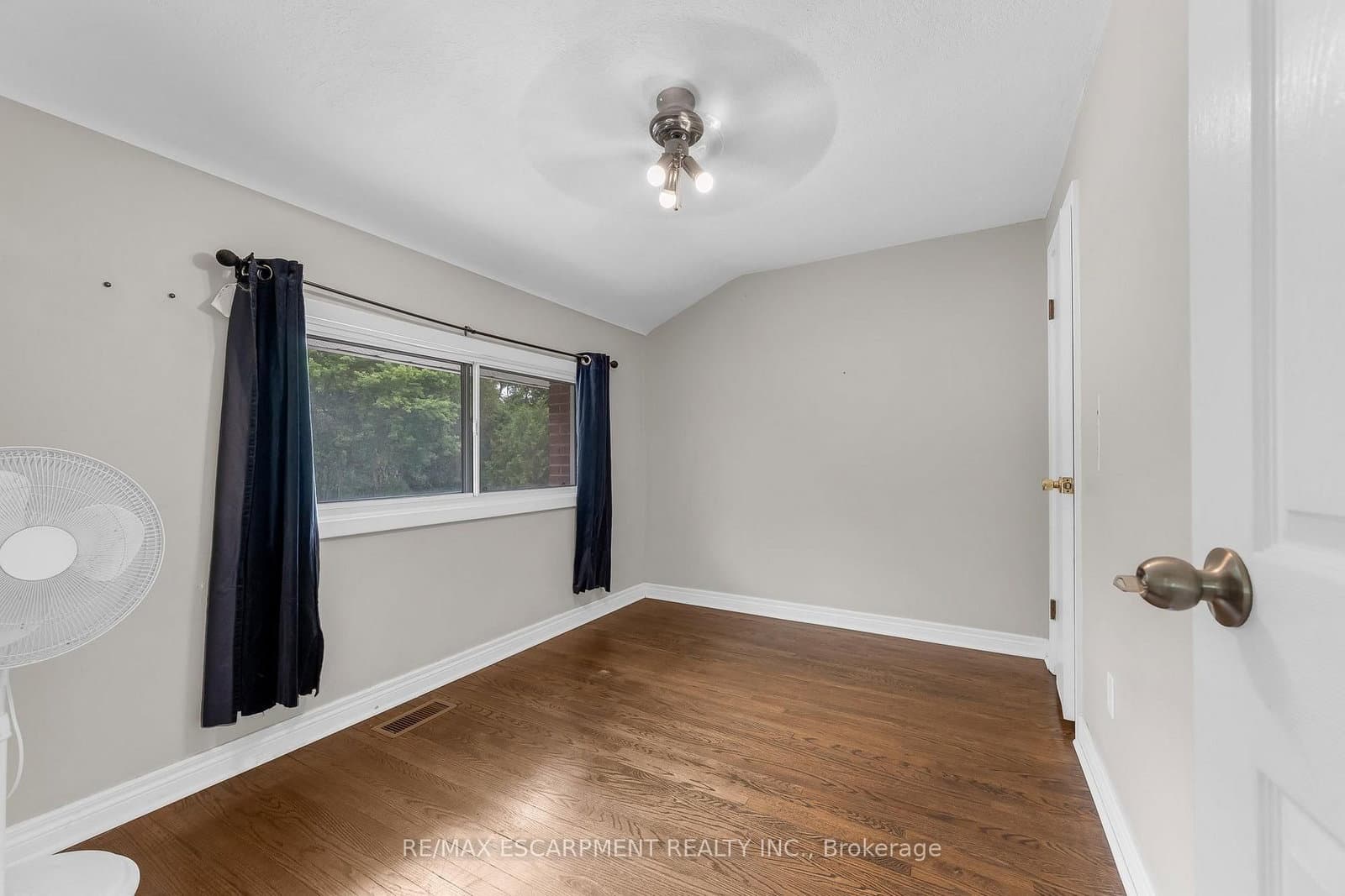 203B Erb Street thumbnail 11