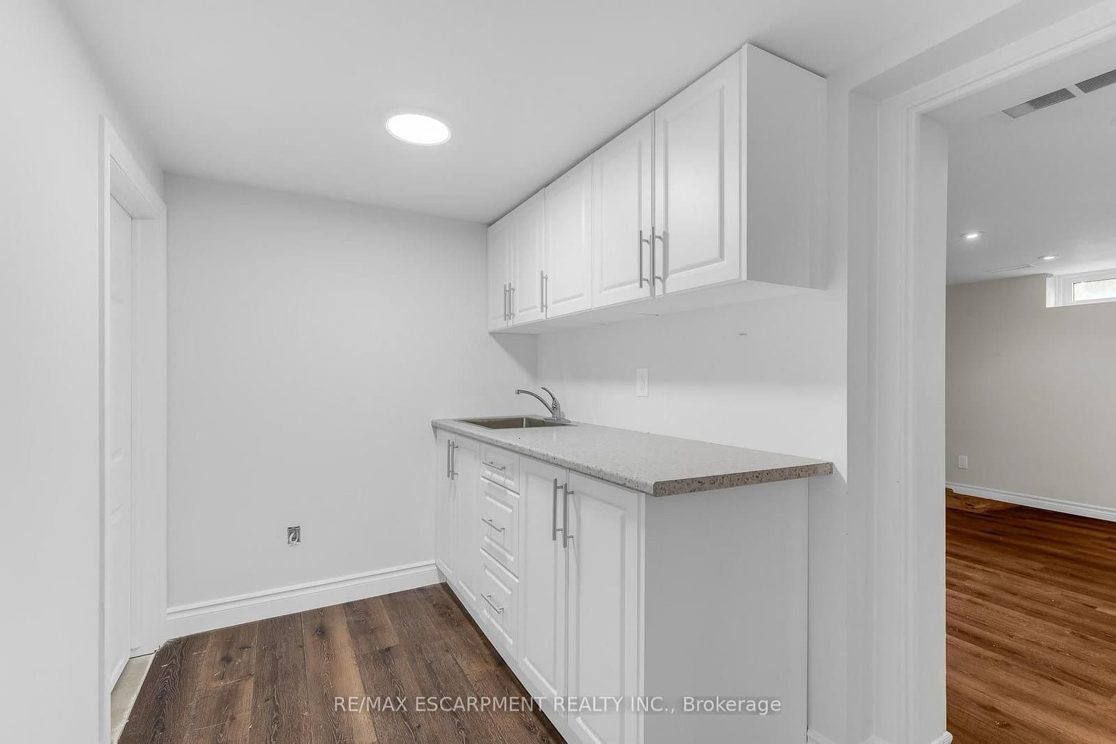 203B Erb Street thumbnail 21