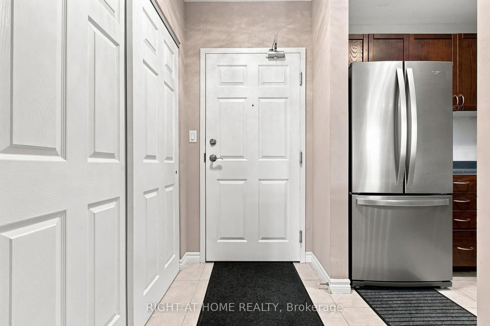 2 Colonial Drive, Unit 201 thumbnail 4