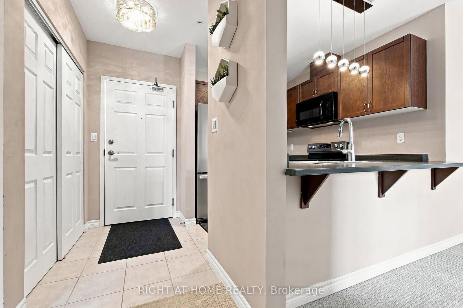 2 Colonial Drive, Unit 201 thumbnail 5