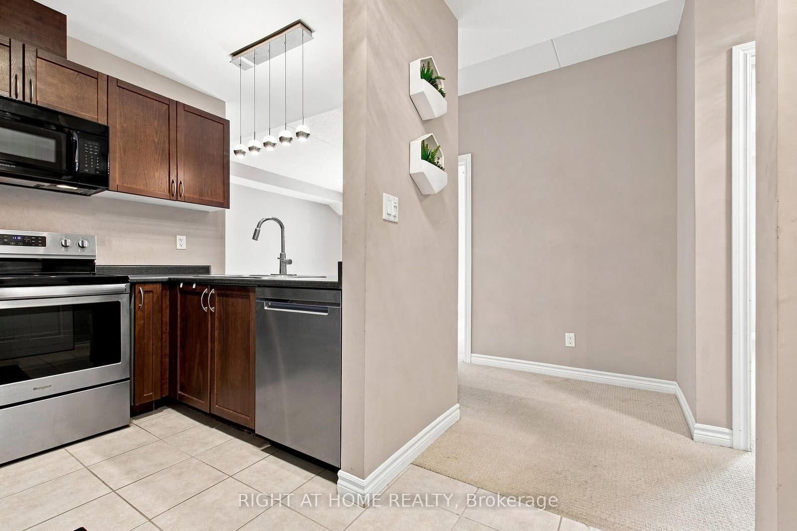 2 Colonial Drive, Unit 201 thumbnail 7