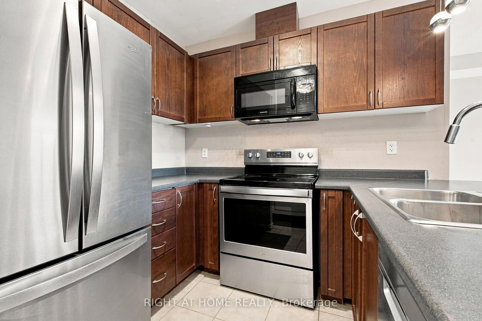 2 Colonial Drive, Unit 201 thumbnail 8