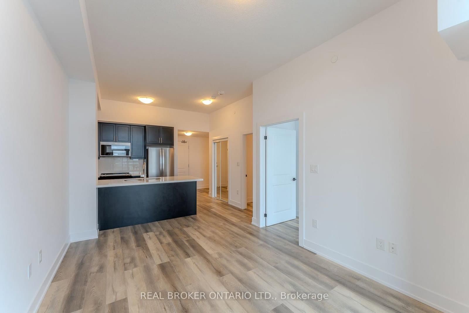 470 Dundas Street E, Unit 1207 thumbnail 3