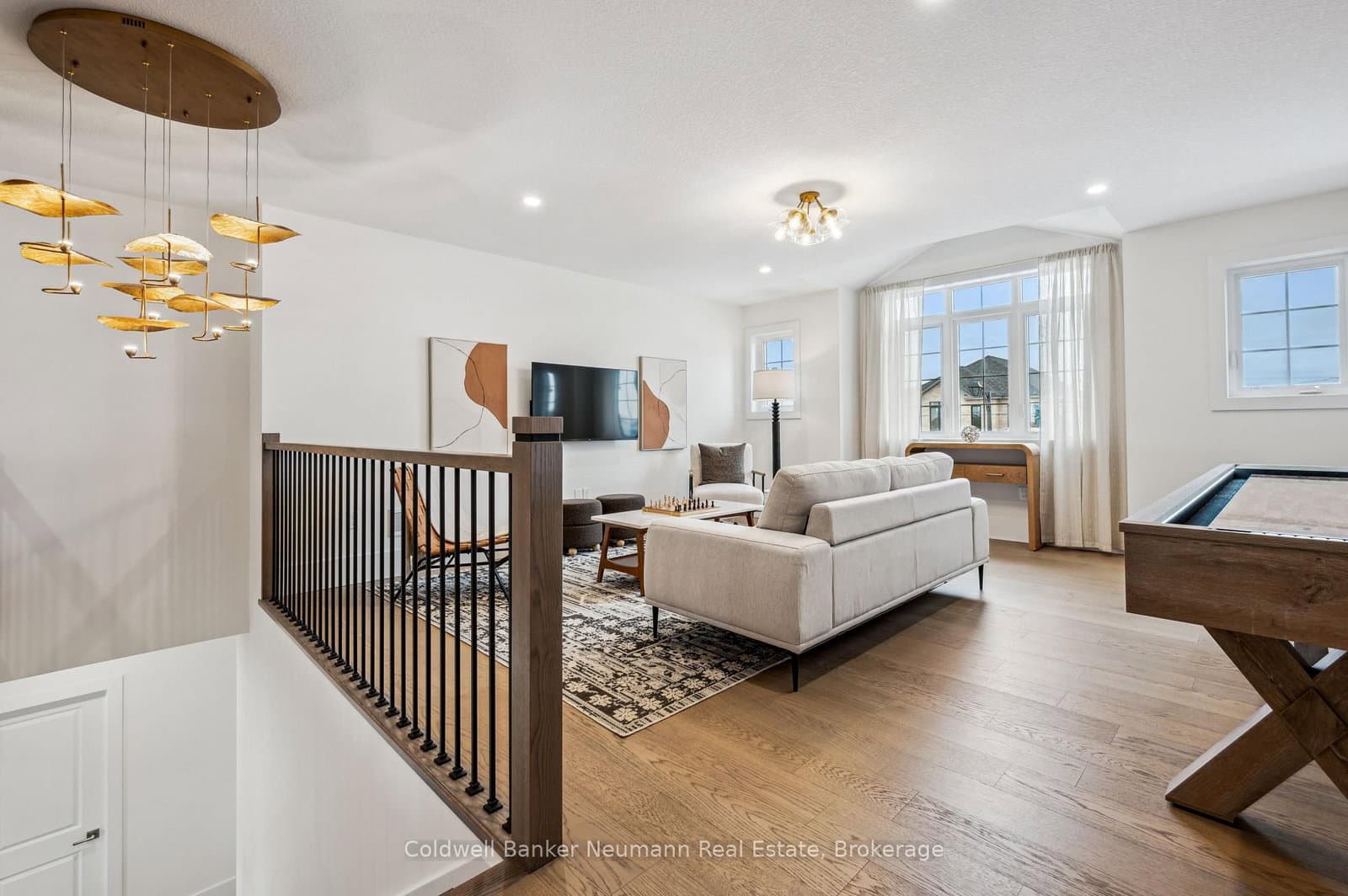 645 Anton Crescent thumbnail 10