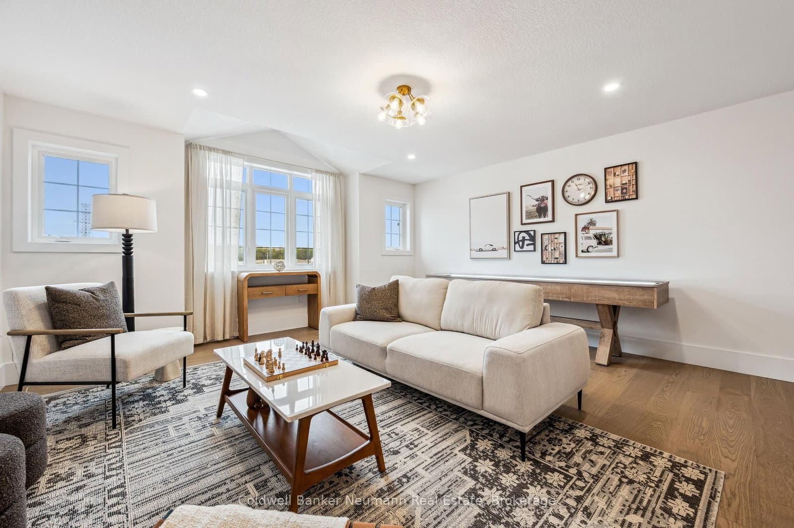 645 Anton Crescent thumbnail 12