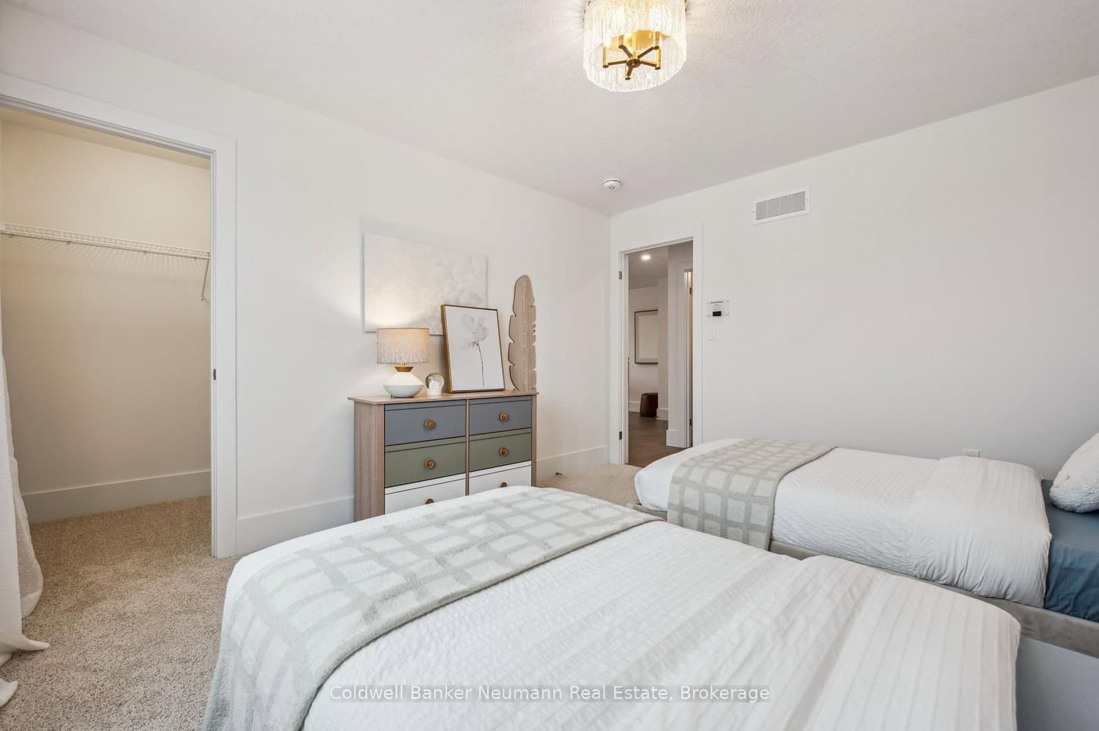 645 Anton Crescent thumbnail 14