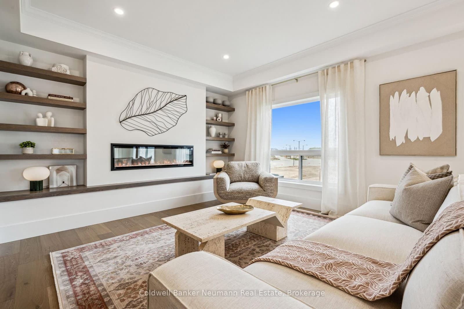645 Anton Crescent thumbnail 4