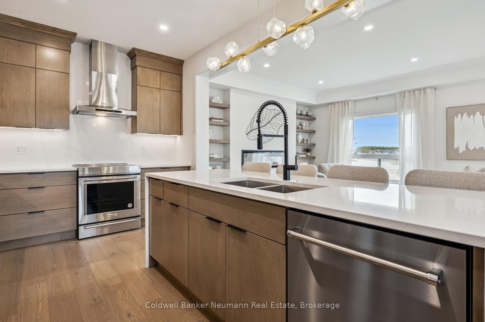 645 Anton Crescent thumbnail 8