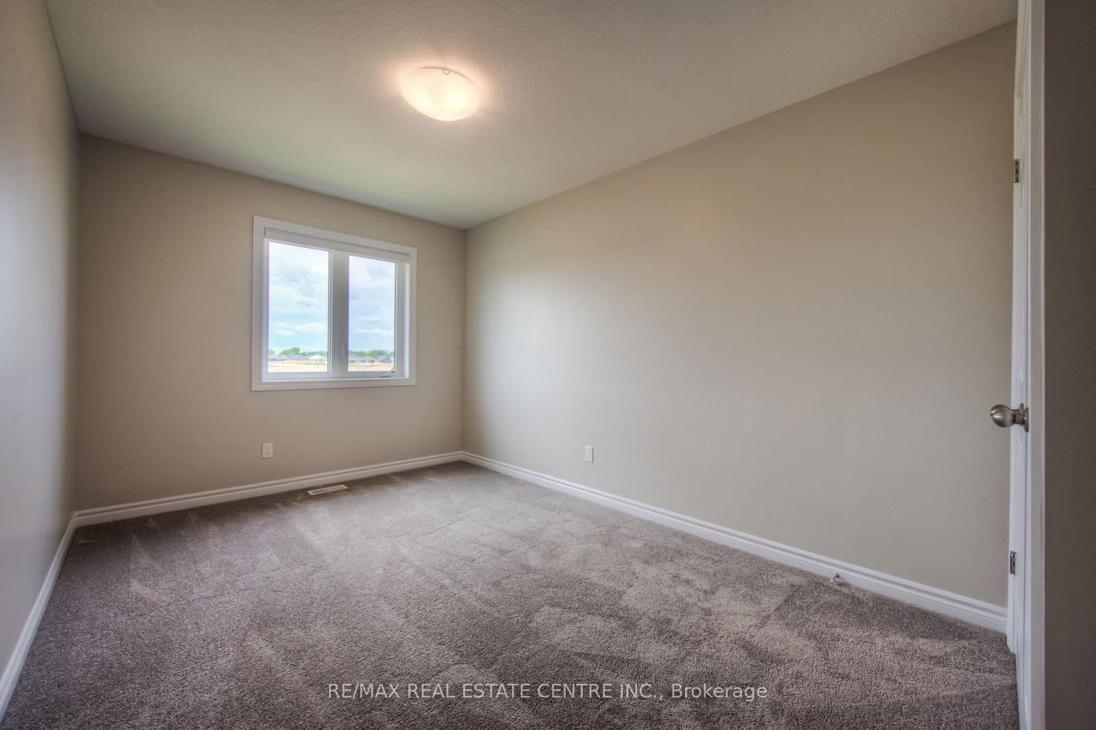 309 Bradshaw Drive thumbnail 11