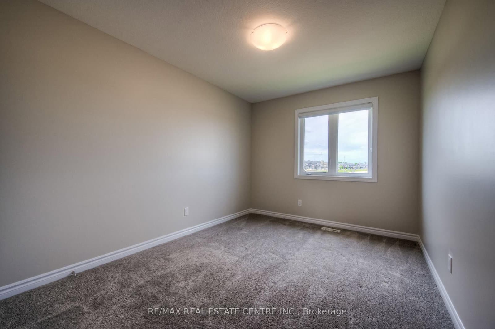 309 Bradshaw Drive thumbnail 12