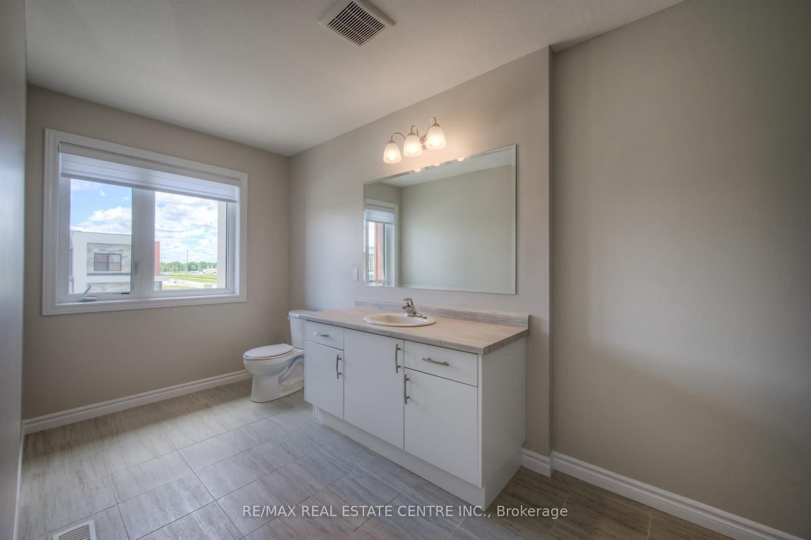 309 Bradshaw Drive thumbnail 16