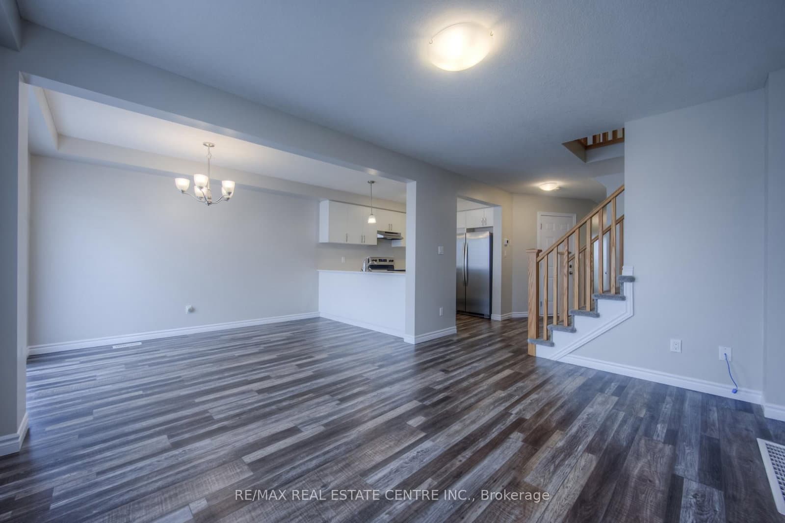 309 Bradshaw Drive thumbnail 4