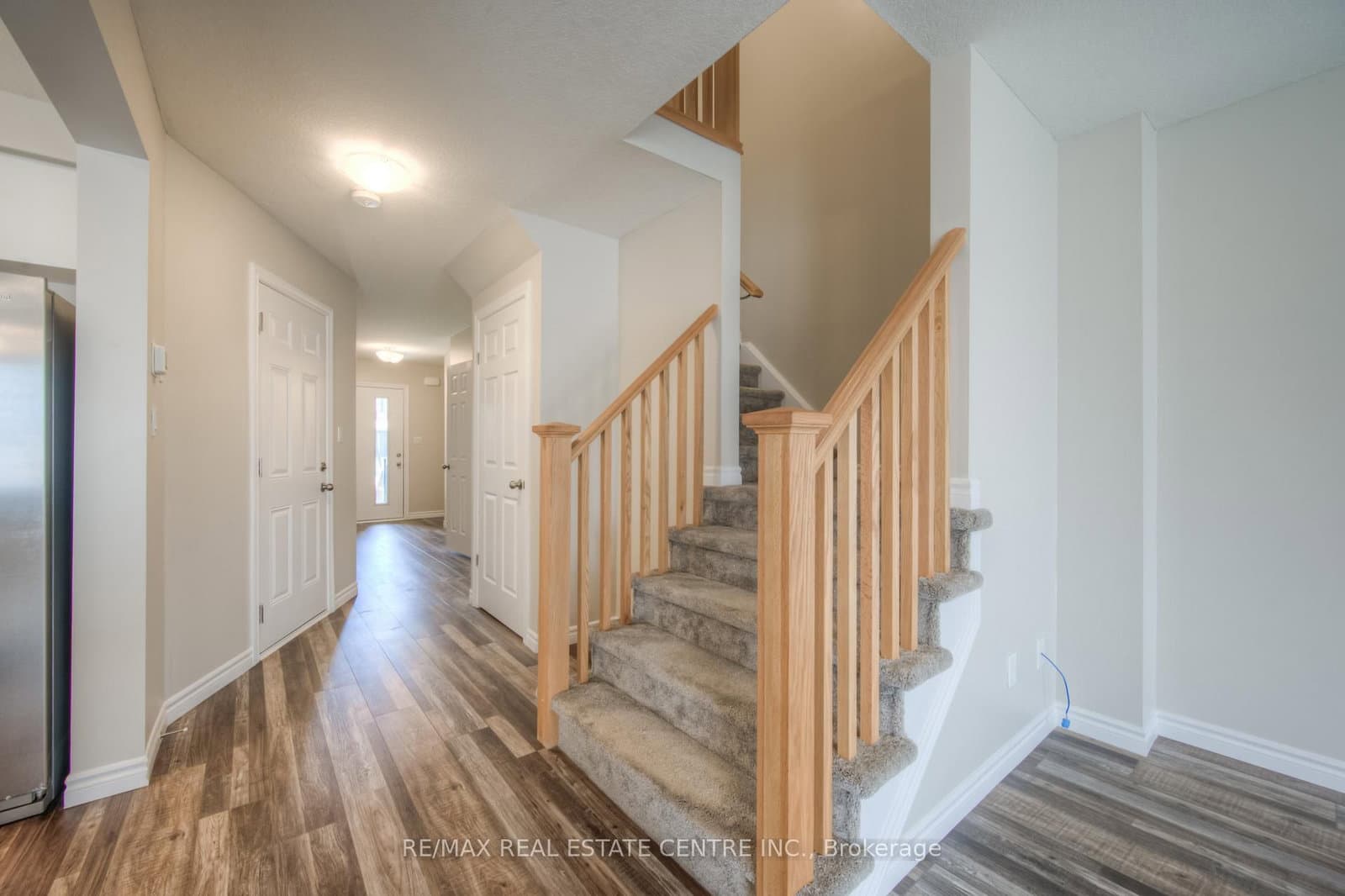309 Bradshaw Drive thumbnail 8