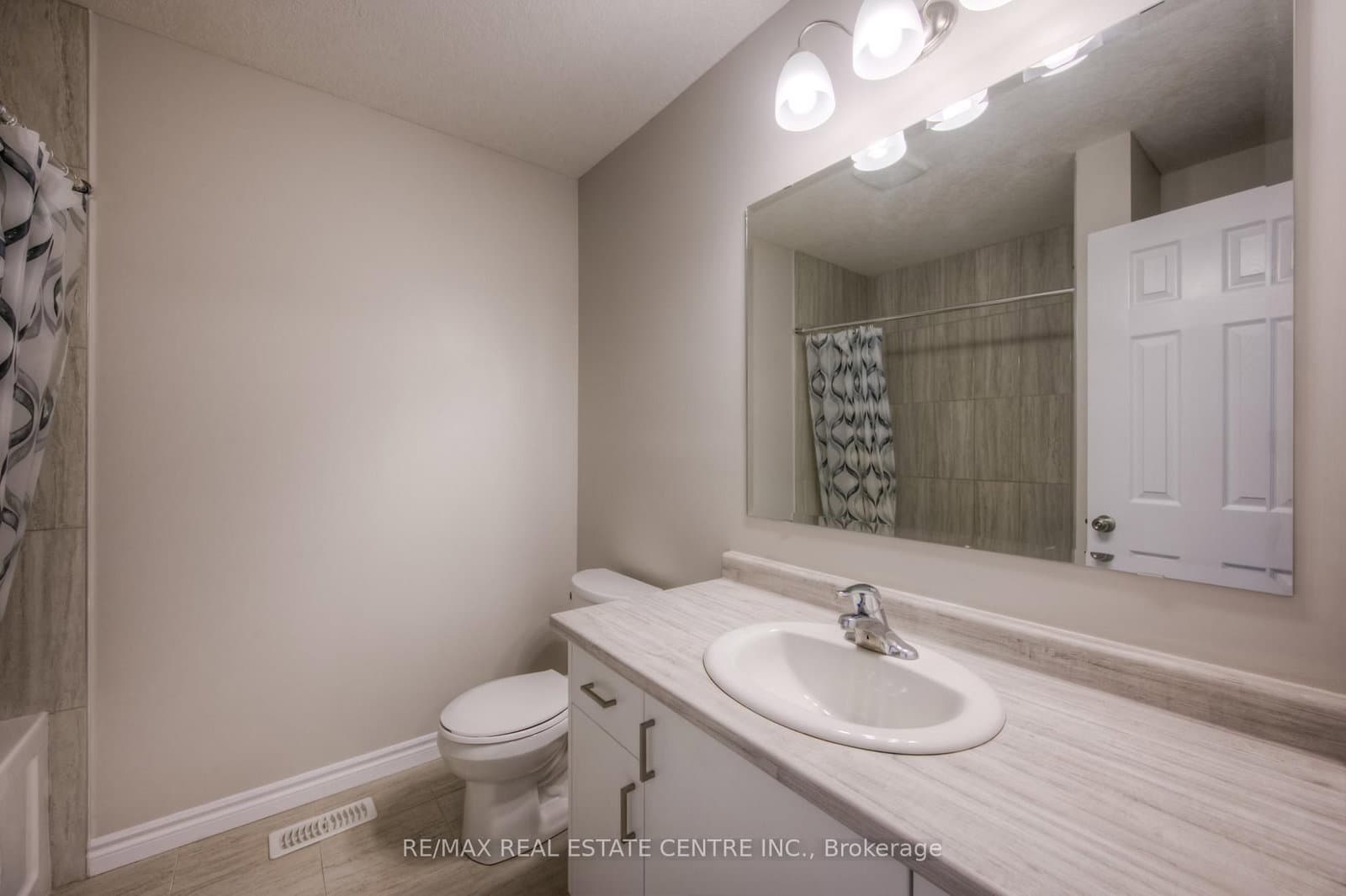 309 Bradshaw Drive thumbnail 9
