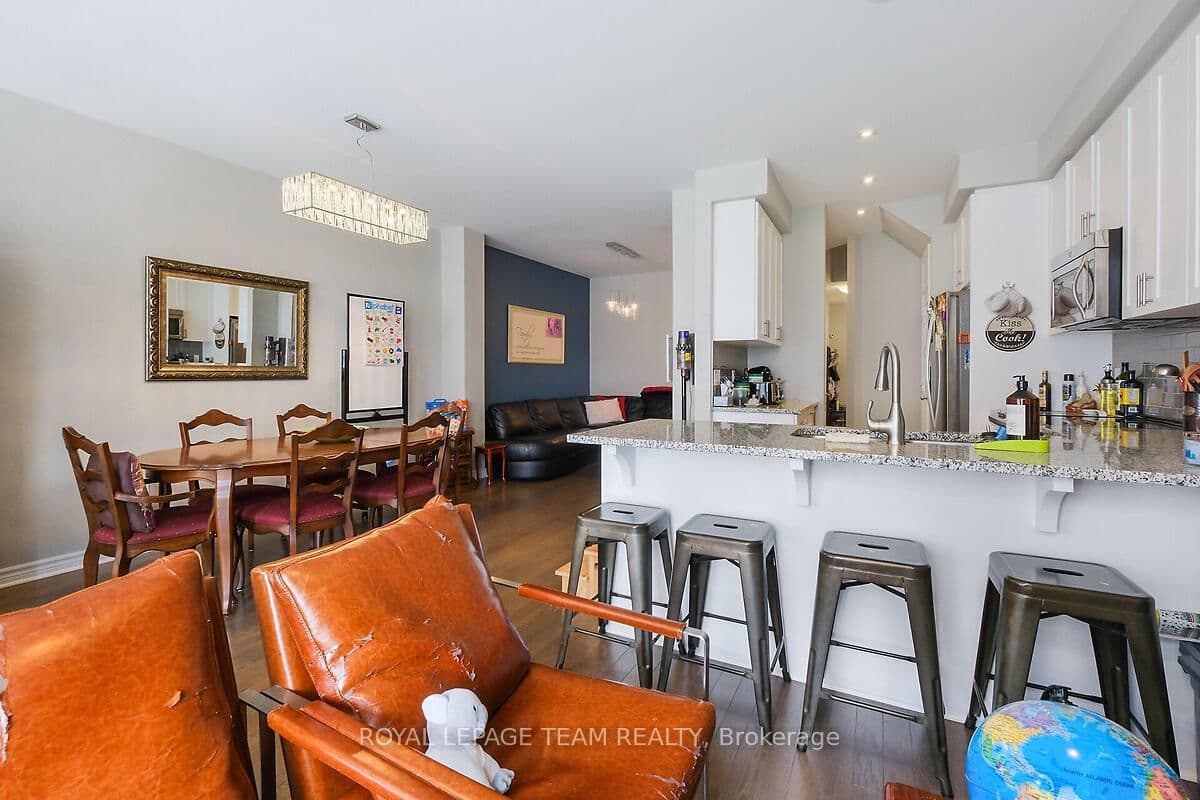 253 Fergus Crescent thumbnail 12