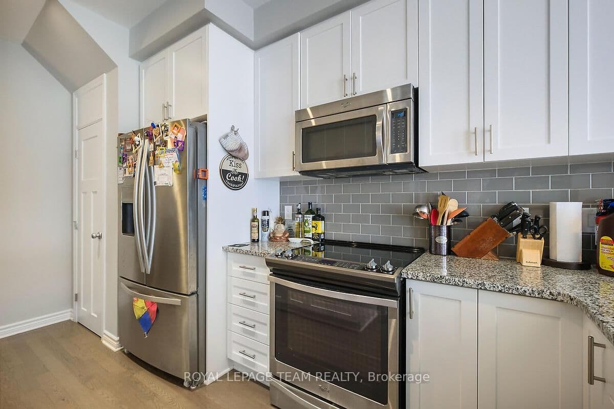 253 Fergus Crescent thumbnail 19