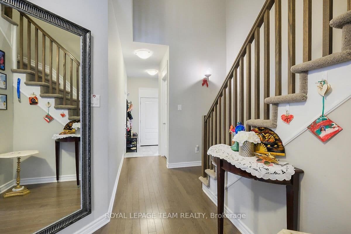 253 Fergus Crescent thumbnail 20