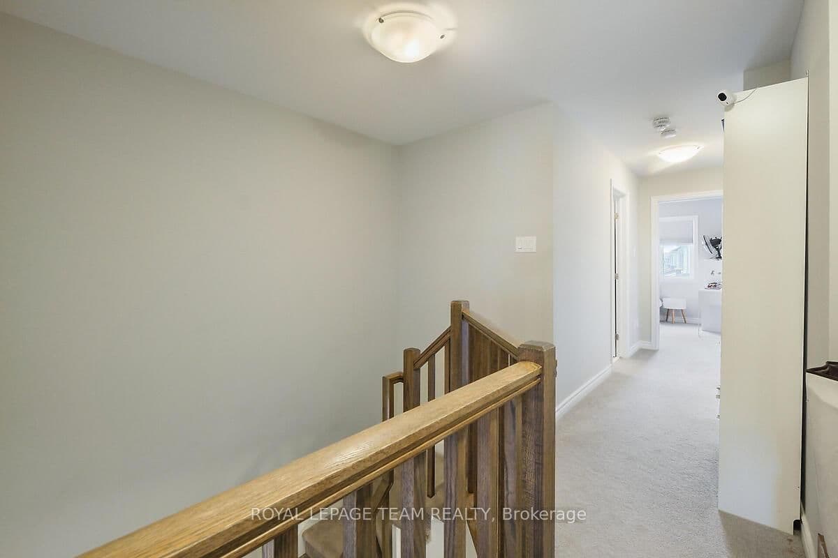 253 Fergus Crescent thumbnail 23