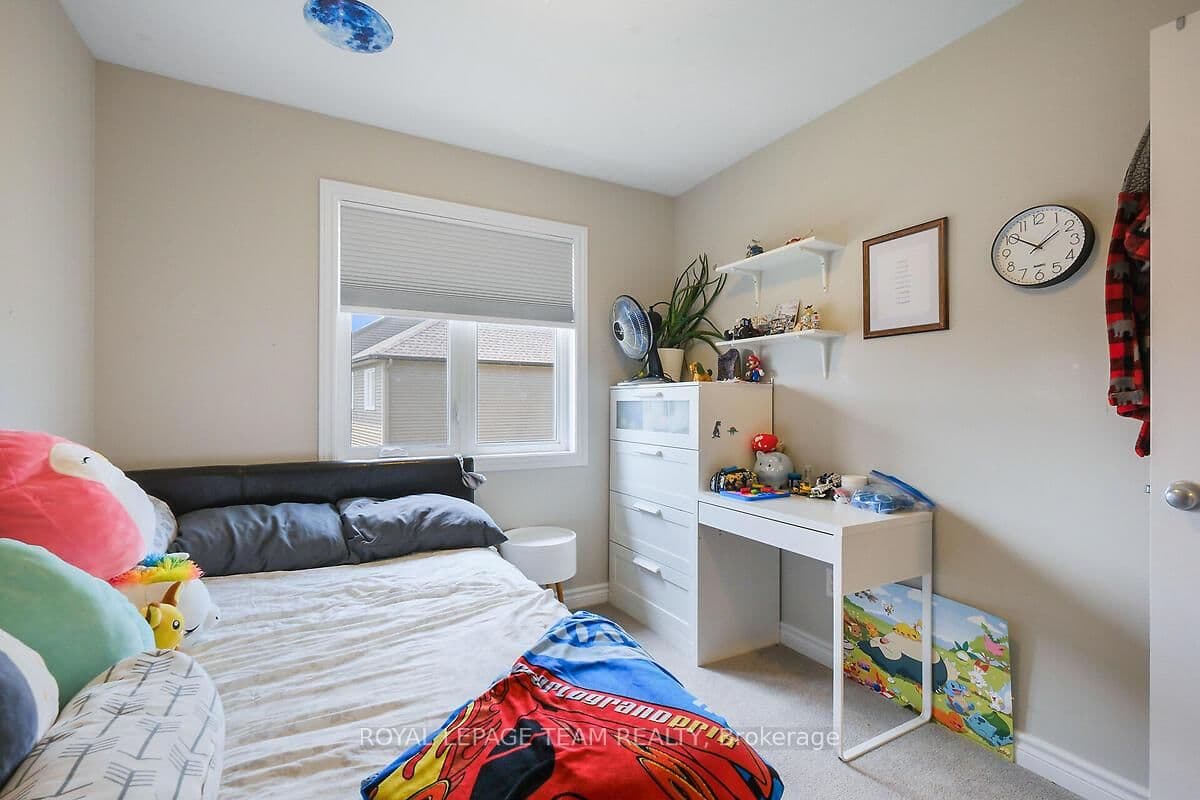 253 Fergus Crescent thumbnail 26