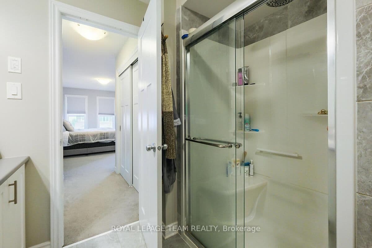 253 Fergus Crescent thumbnail 40
