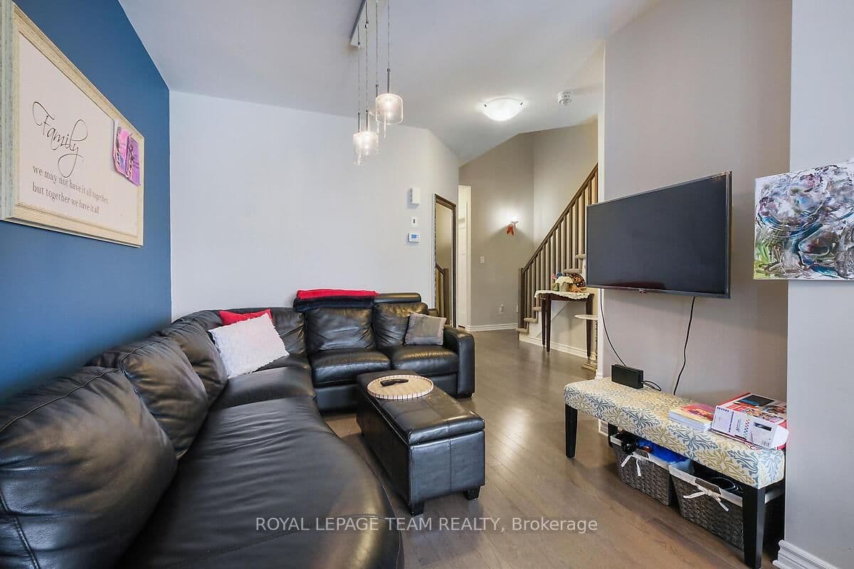 253 Fergus Crescent thumbnail 6