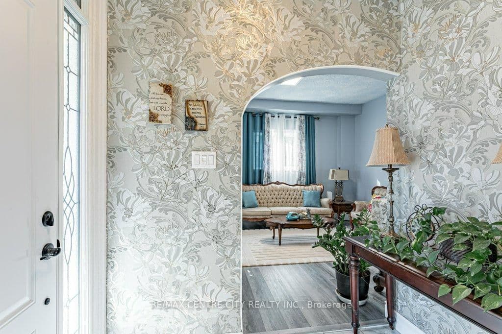 52 Princess Avenue thumbnail 4