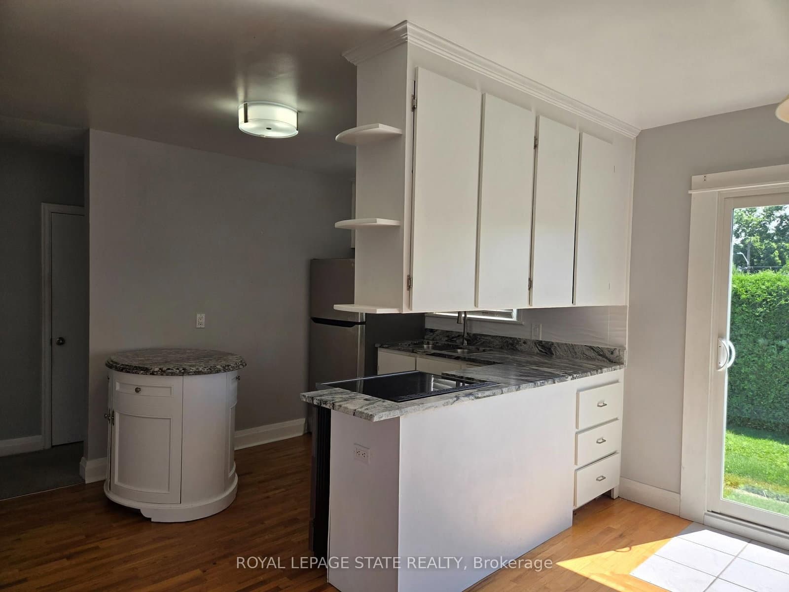 48 Mountain Avenue N thumbnail 12
