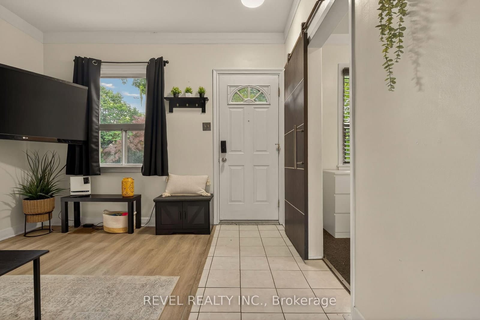 153 Ferrie Street E thumbnail 3