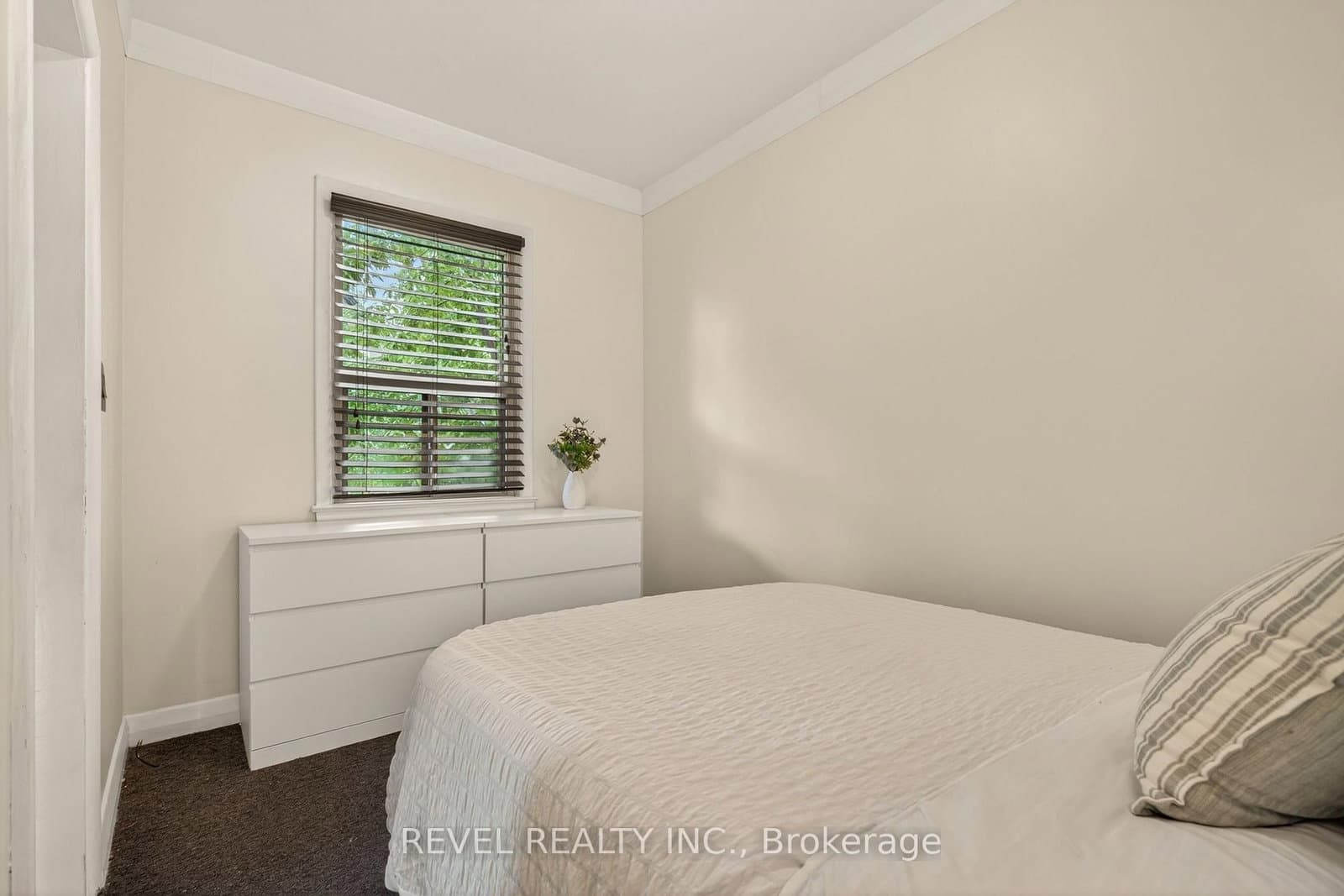 153 Ferrie Street E thumbnail 34