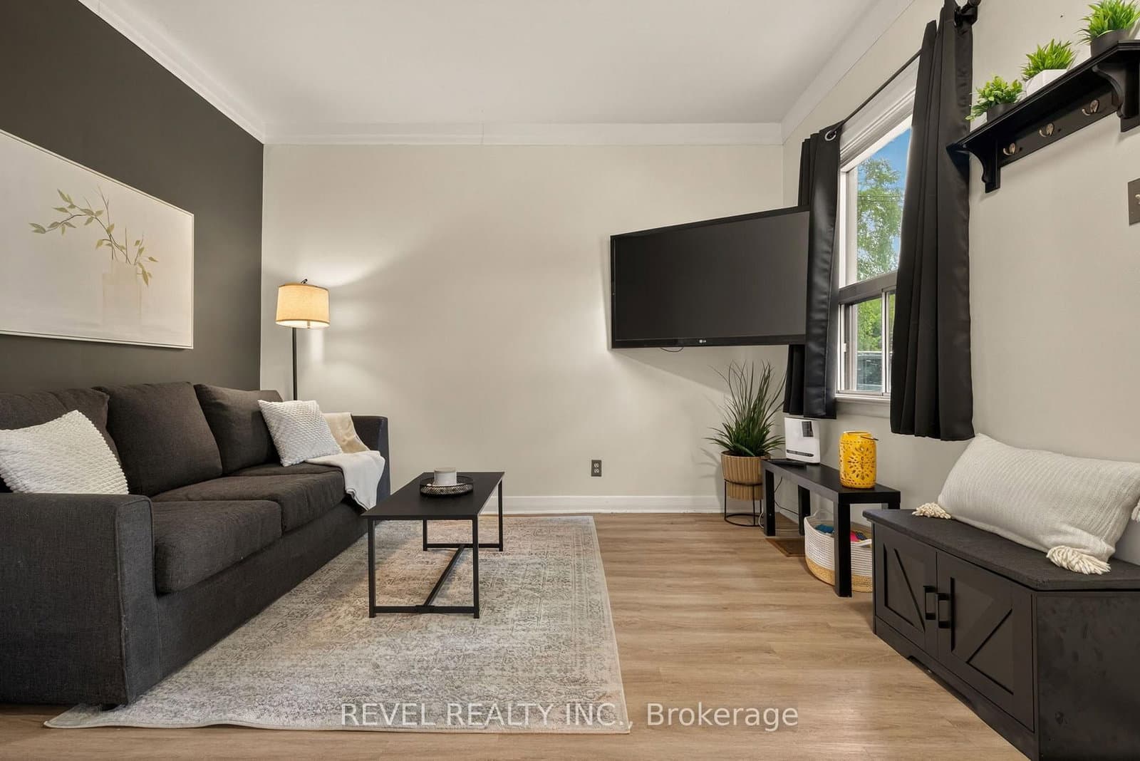 153 Ferrie Street E thumbnail 5