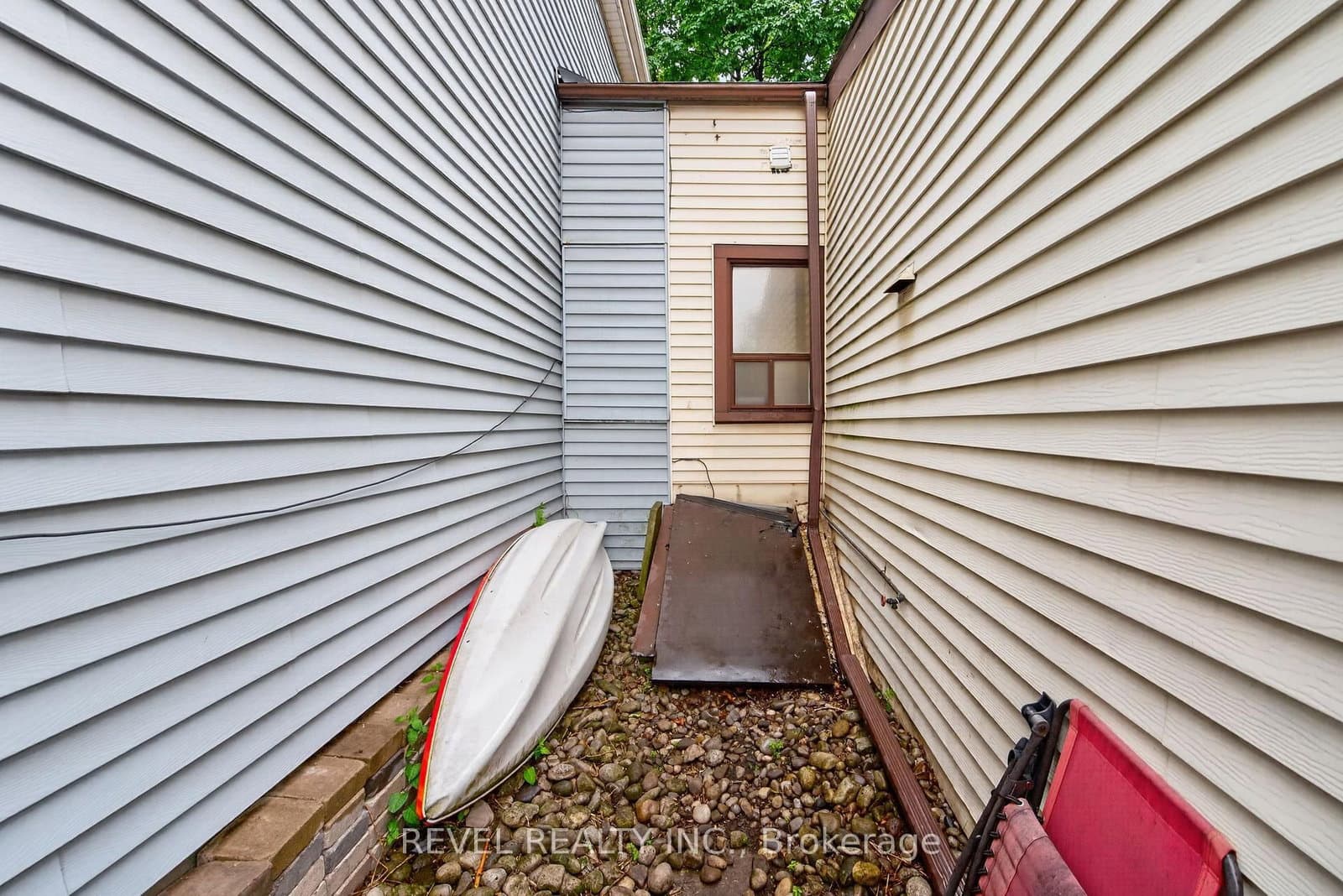 153 Ferrie Street E thumbnail 50