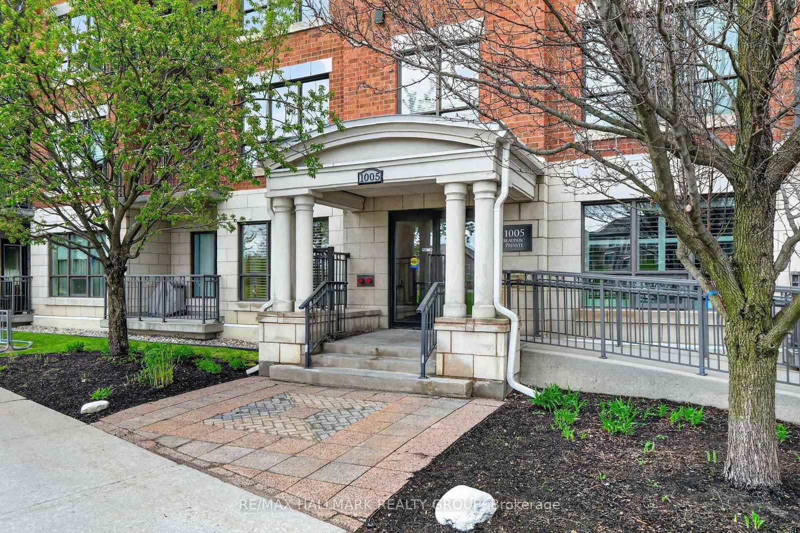 1005 Beauparc Private, Unit 301 thumbnail 2