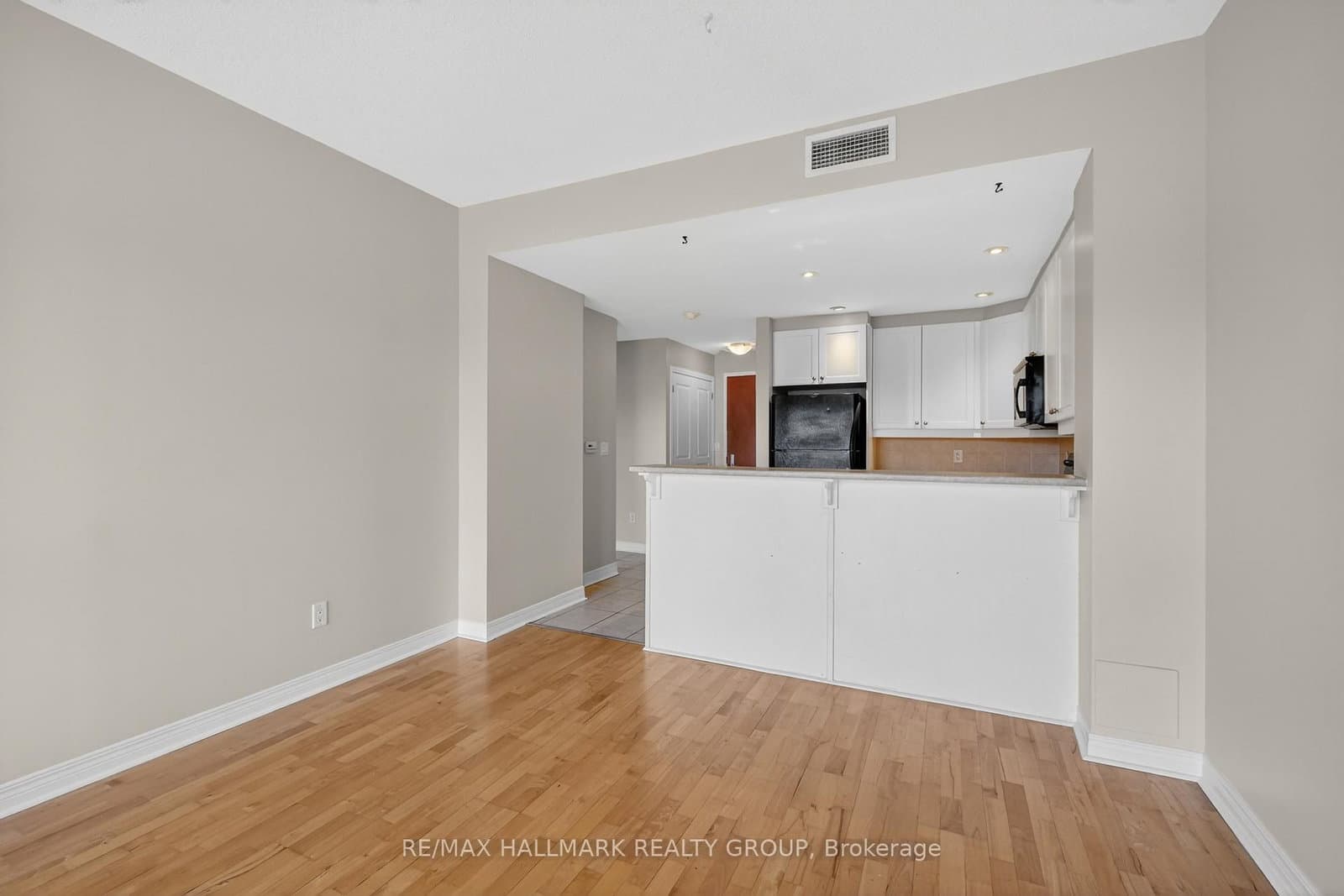1005 Beauparc Private, Unit 301 thumbnail 22